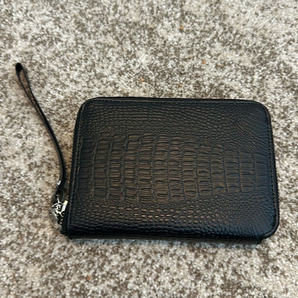 Griffin Black Textured Wristlet Wallet